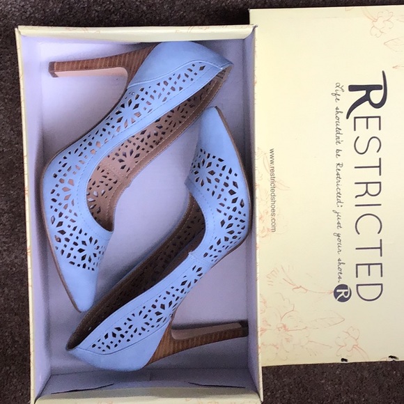 Heels - Picture 1 of 3